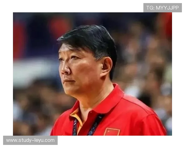 中国篮球队新征程开启 主教练强调年轻球员培养与战术革新