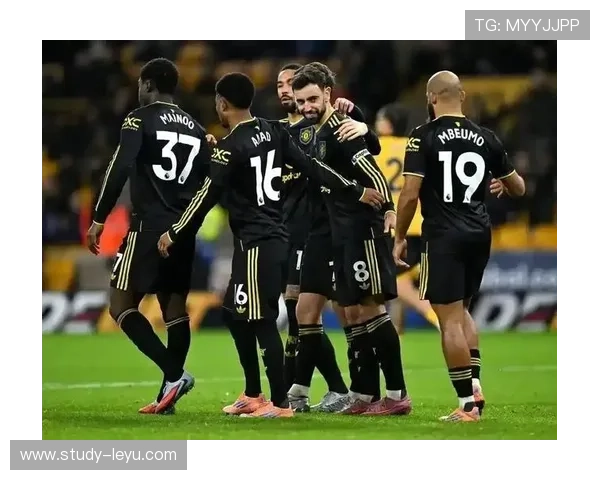 欧洲劲旅逆转夺冠引发球迷热议 新赛季战术格局成焦点